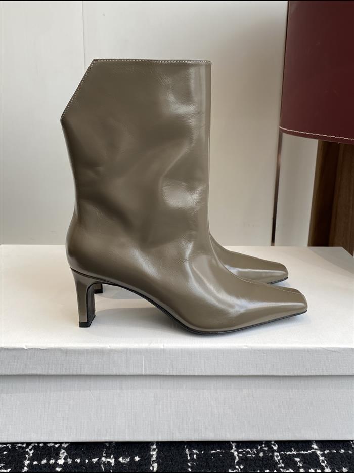 20251128174410776 390